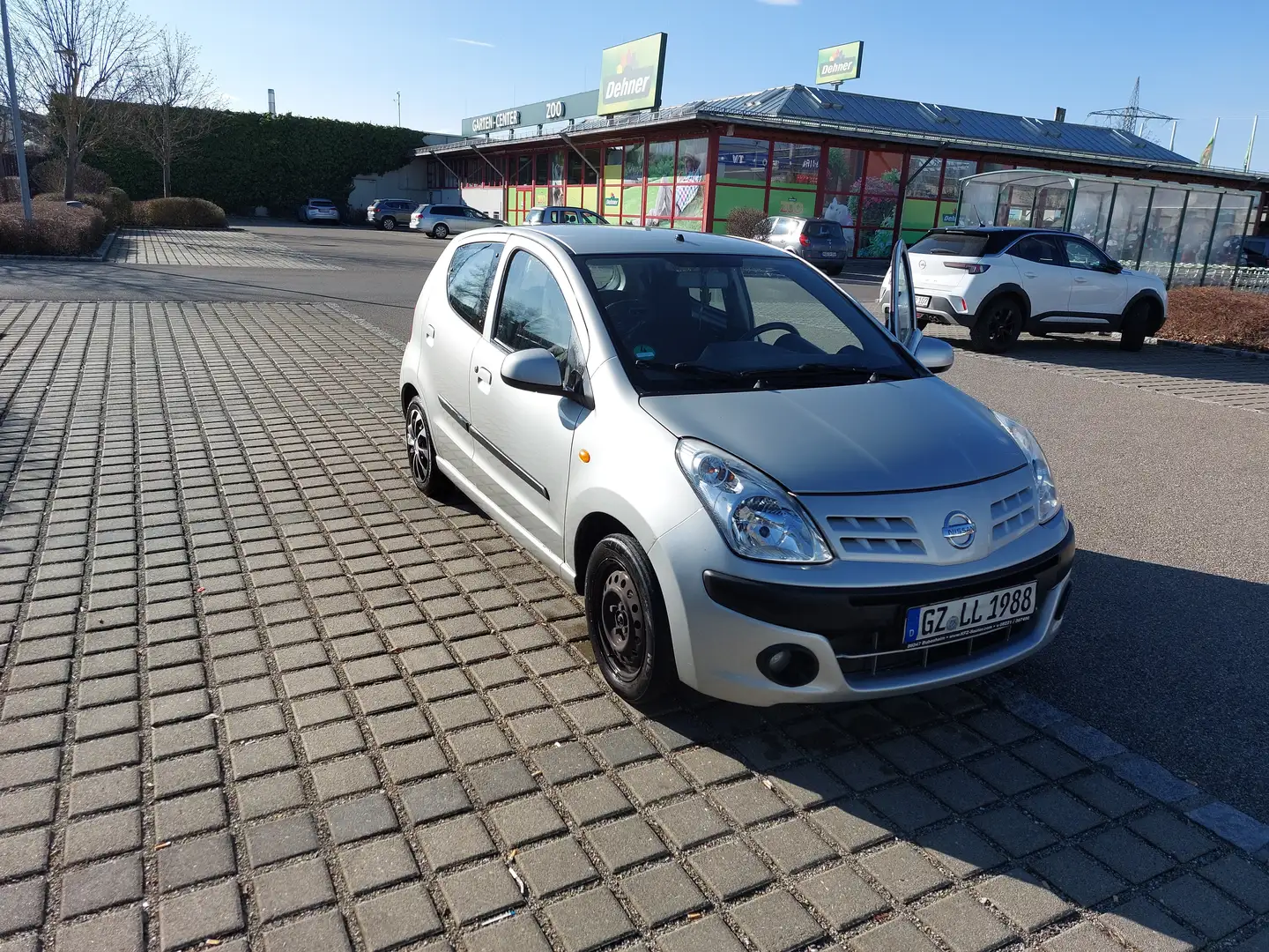 Nissan Pixo Серебристый - 1