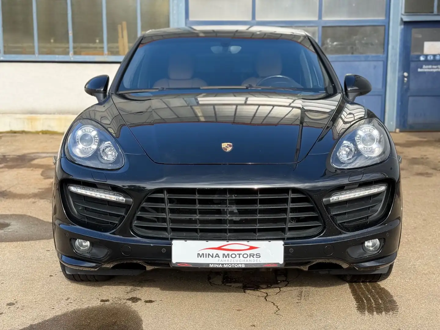 Porsche Cayenne GTS Schwarz - 2