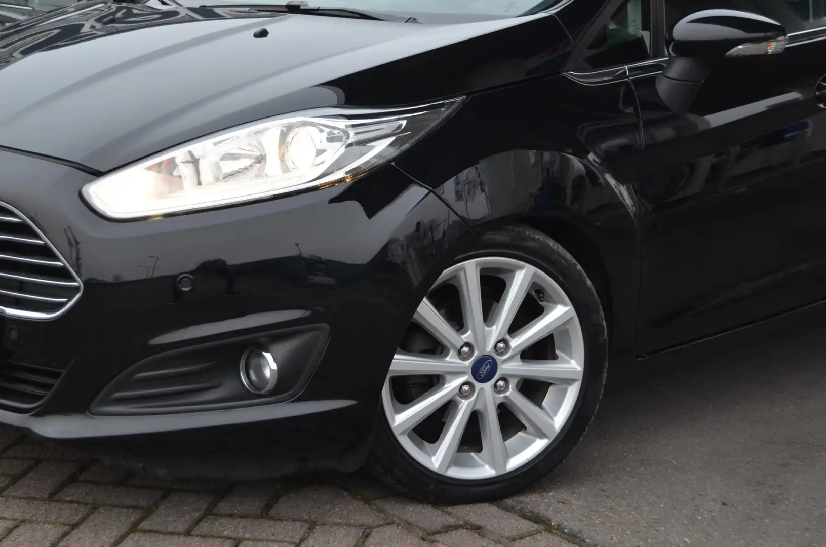 Ford Fiesta 1.0 EcoBoost Titanium 100 PK| ECC| LMW|STOELVERW.| Zwart - 2