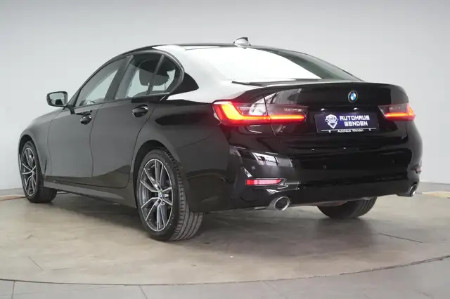 BMW 3 Series view 4