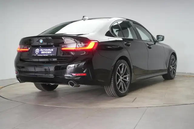 BMW 3 Series view 5