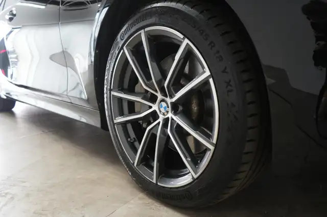 BMW 3 Series view 15