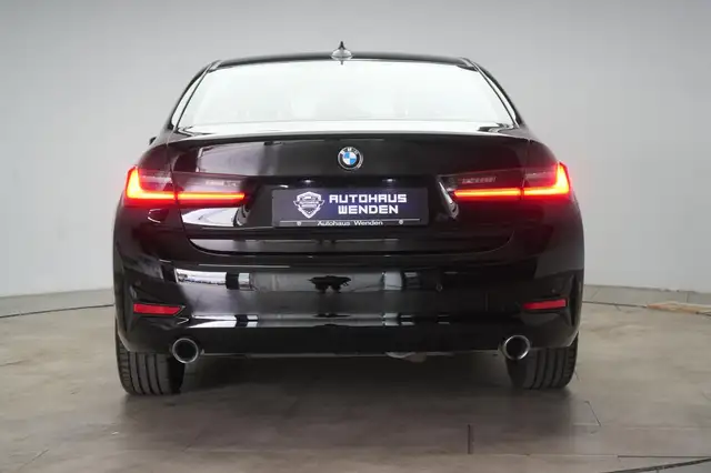 BMW 3 Series view 6