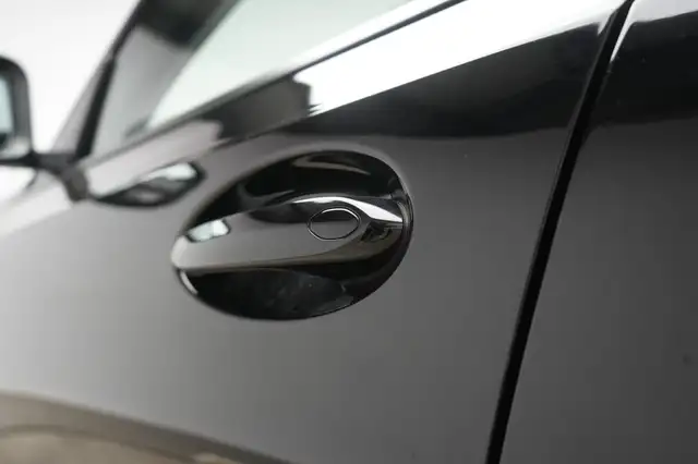 BMW 3 Series view 13