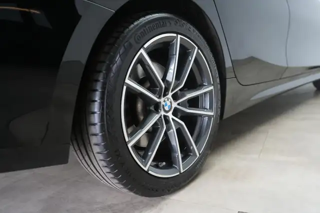 BMW 3 Series view 14