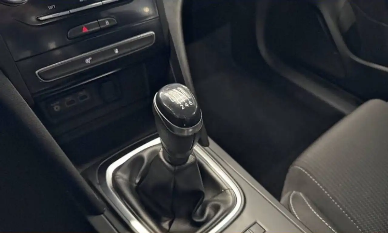 Renault Megane Berline — photo 13