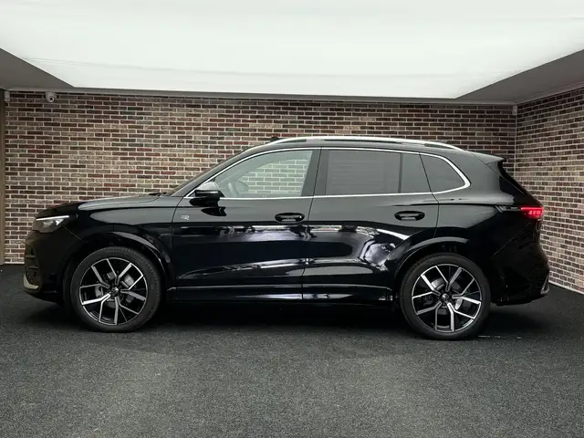 Volkswagen Tiguan view 4