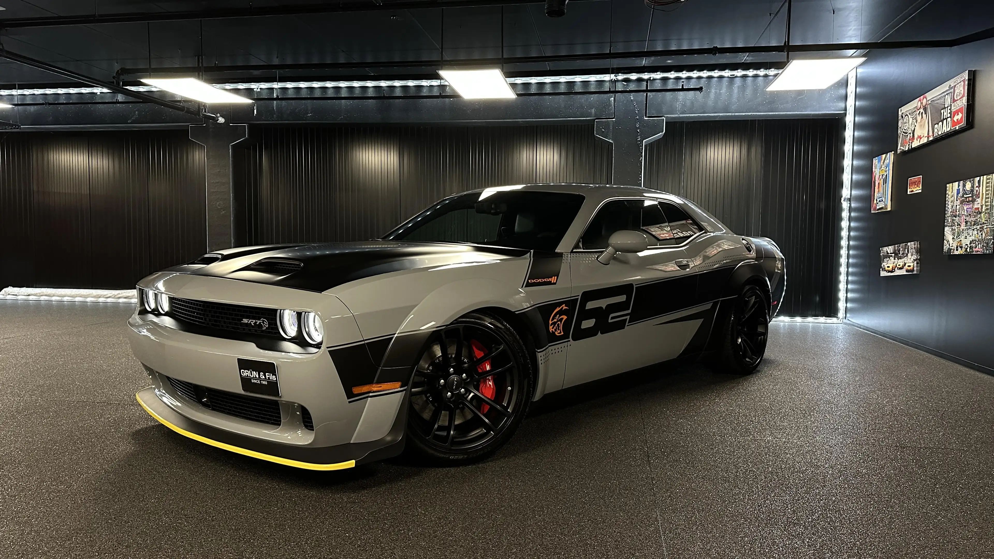 Dodge Challenger WIDEBODY HELLCAT NAP CLEAN CARFAX — photo 3