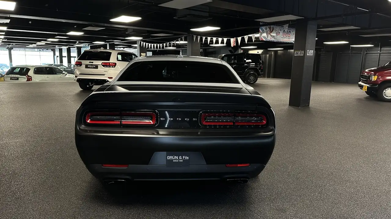 Dodge Challenger 2022 — фото 10