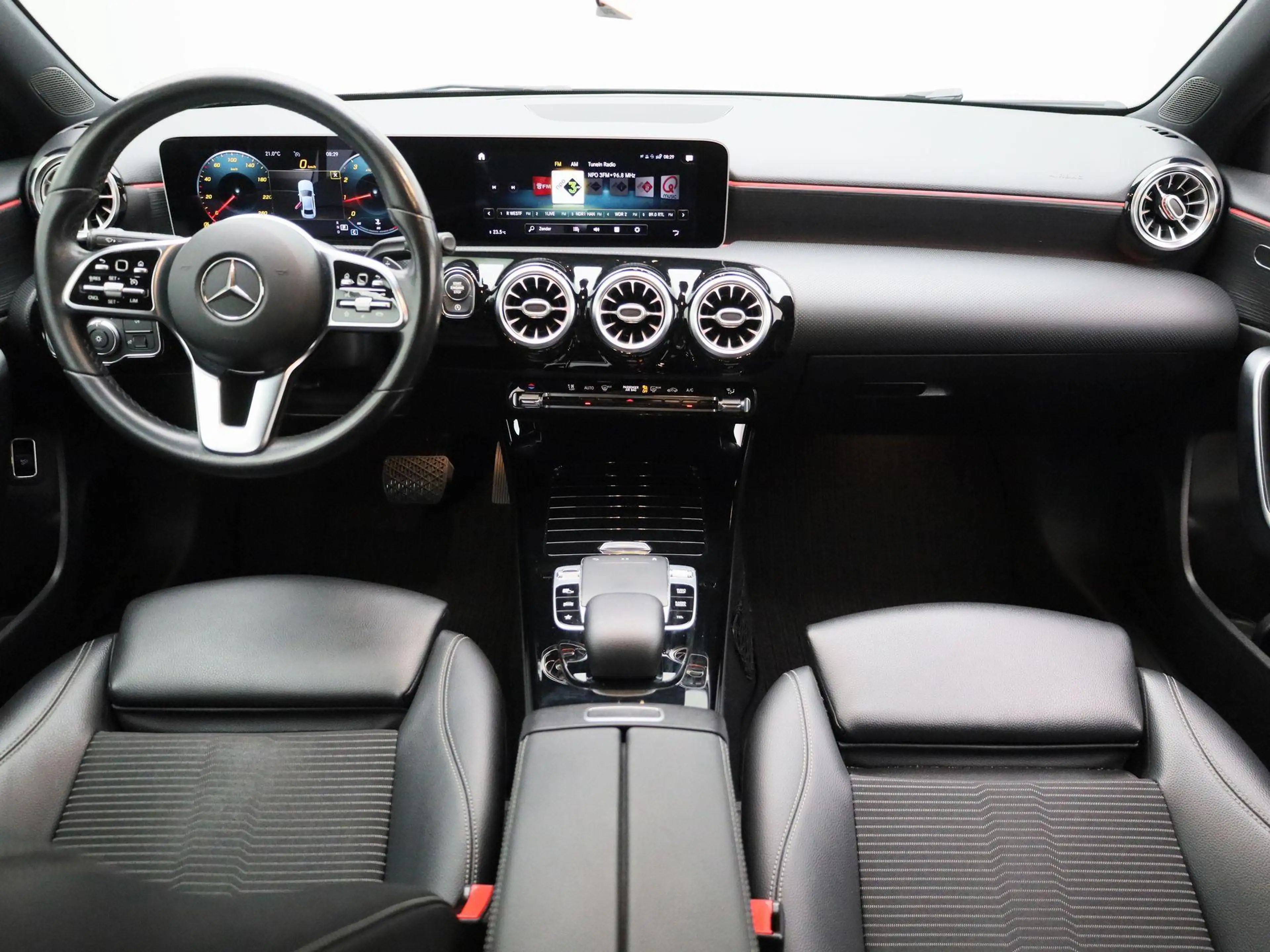 Mercedes-Benz A 200 Premium Plus AUTOMAAT | PANORAMADAK | VIRTUEEL | S — photo 8