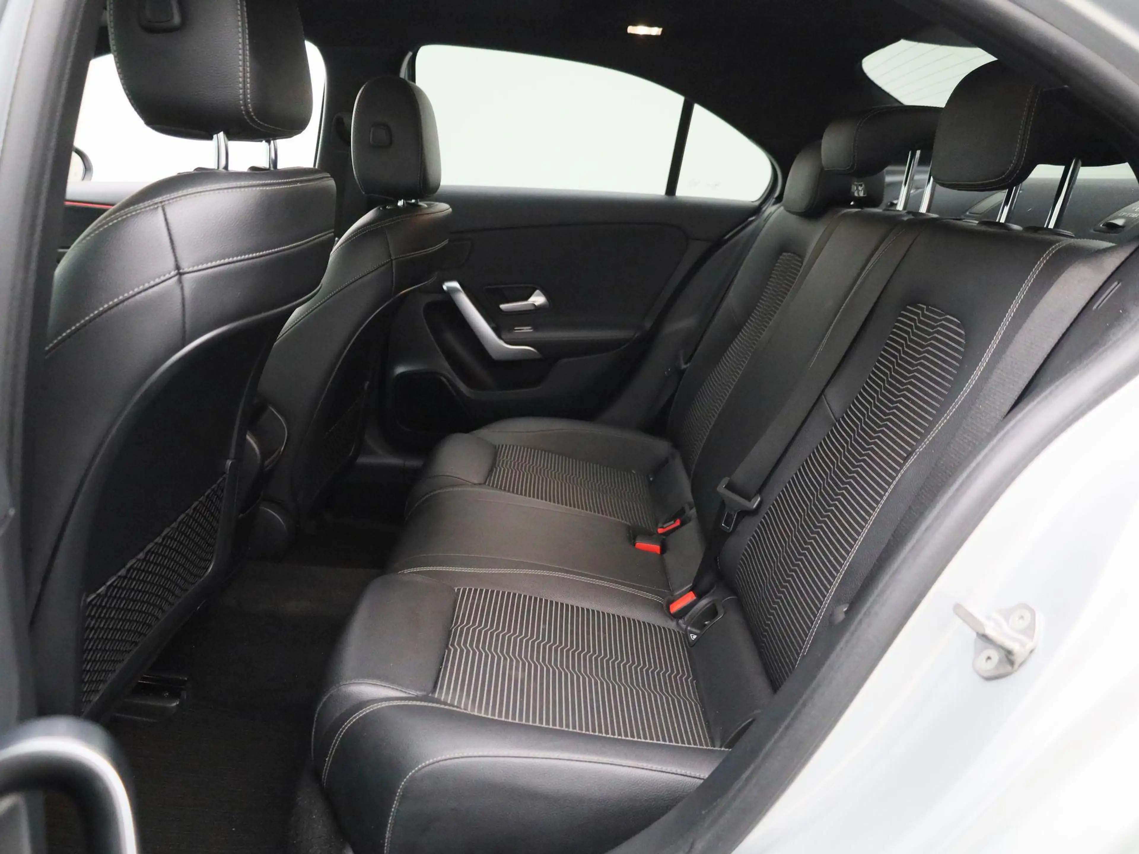 Mercedes-Benz A 200 Premium Plus AUTOMAAT | PANORAMADAK | VIRTUEEL | S — photo 11