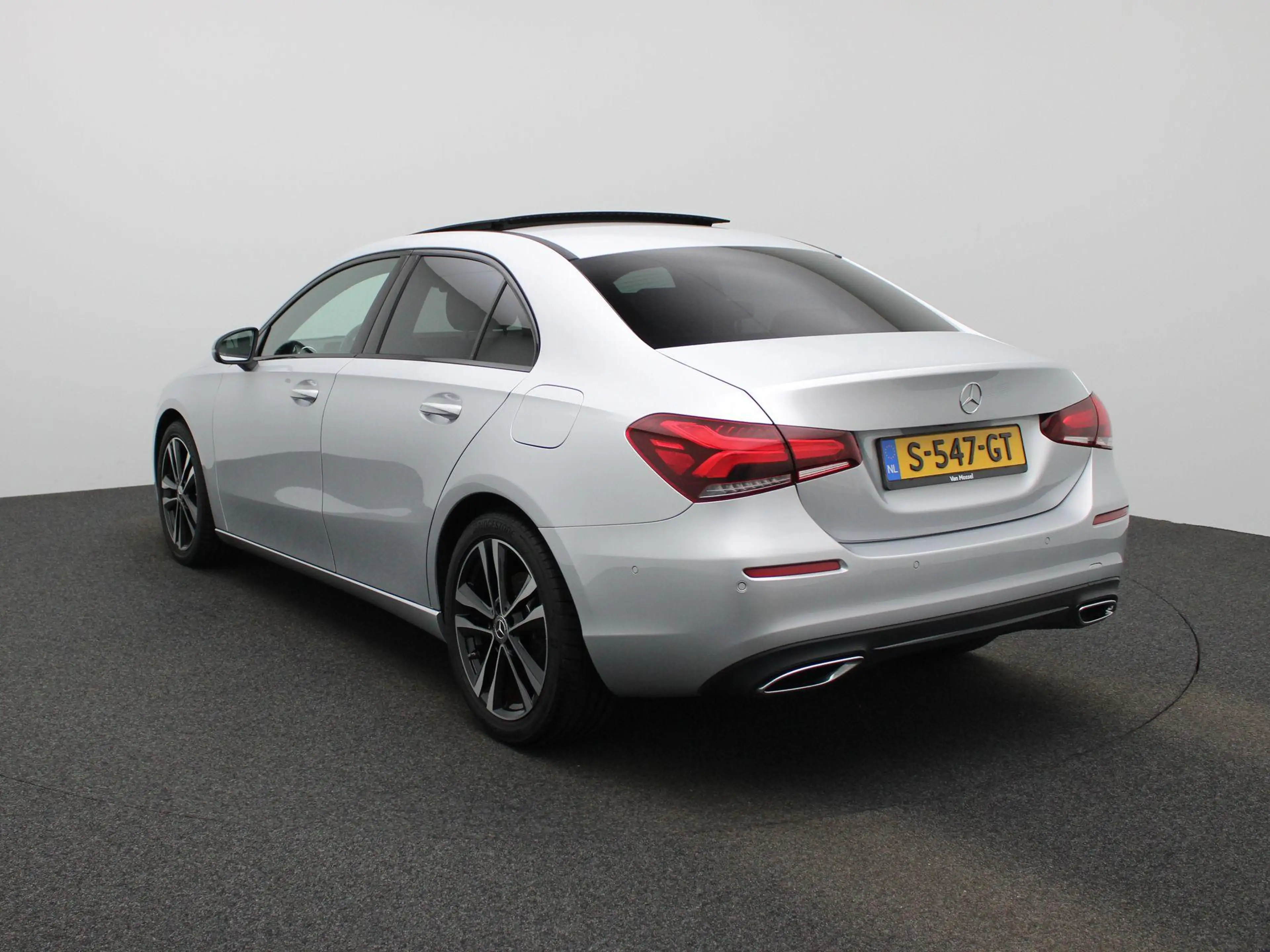 Mercedes-Benz A 200 Premium Plus AUTOMAAT | PANORAMADAK | VIRTUEEL | S — photo 2