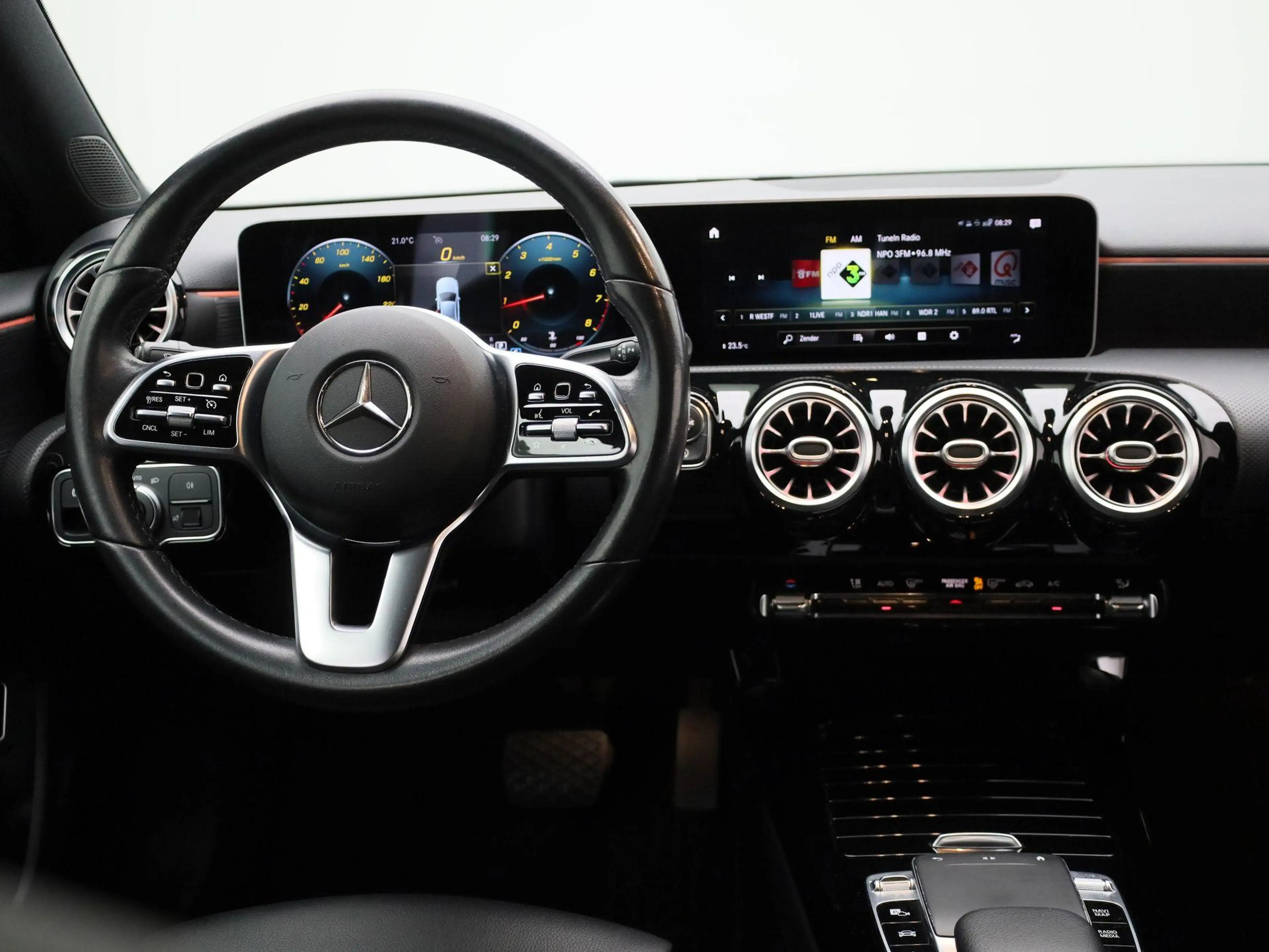 Mercedes-Benz A 200 Premium Plus AUTOMAAT | PANORAMADAK | VIRTUEEL | S — photo 7