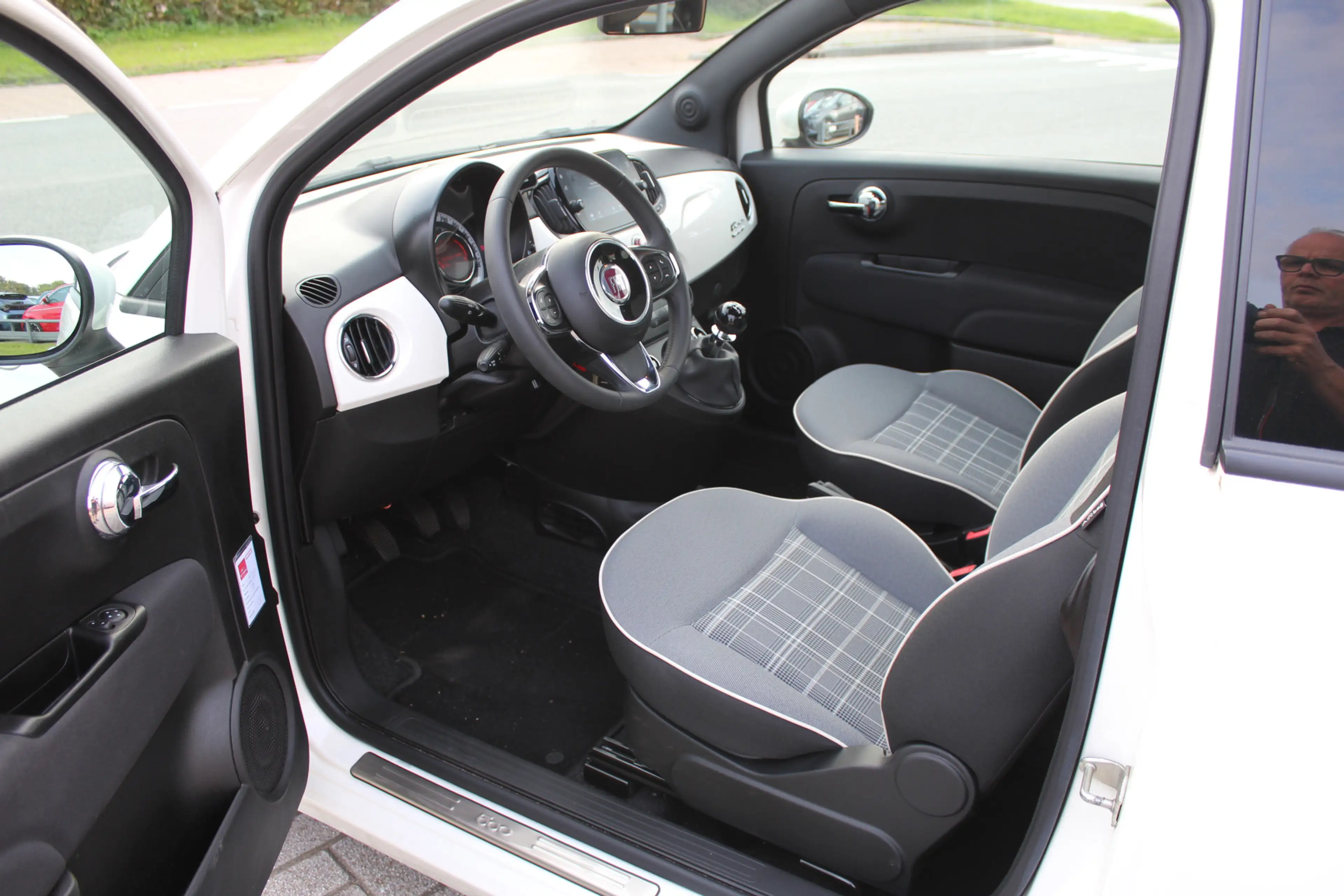 Fiat 500 1.0 Hybrid Airco-Pano-Cruise-Parkeersensoren-Carpl — photo 5