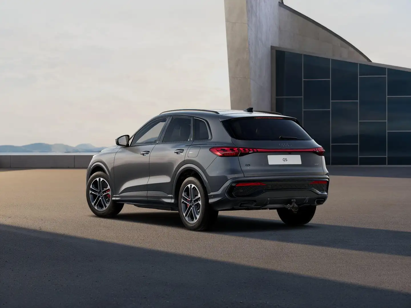 Audi Q5 2.0 TFSI e-hybrid quattro S edition Competition | Grijs - 2