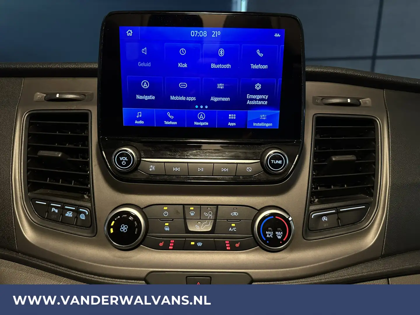Ford Transit Custom 2.0 TDCI 130pk L2H1 Euro6 Airco | Camera | Navigat Wit - 2