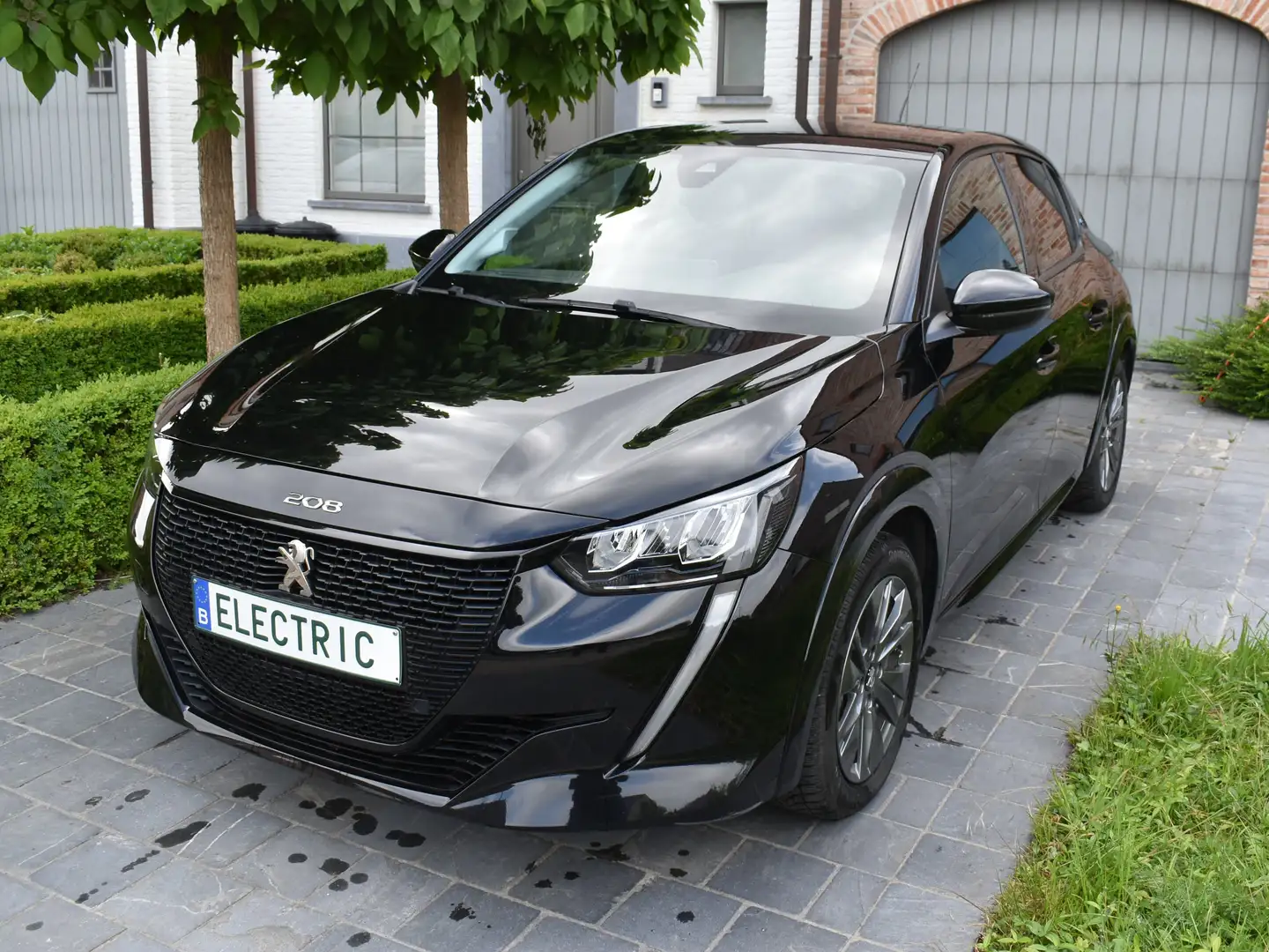 Peugeot e-208 50 kWh Allure Zwart - 1