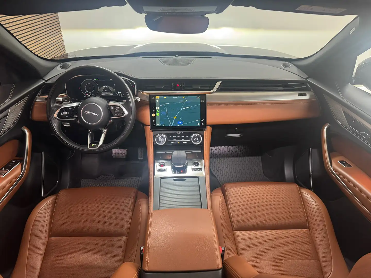 Jaguar F-Pace 2.0 P400e R-Dynamic | Black Edition | Pano | Carpl Černá - 2