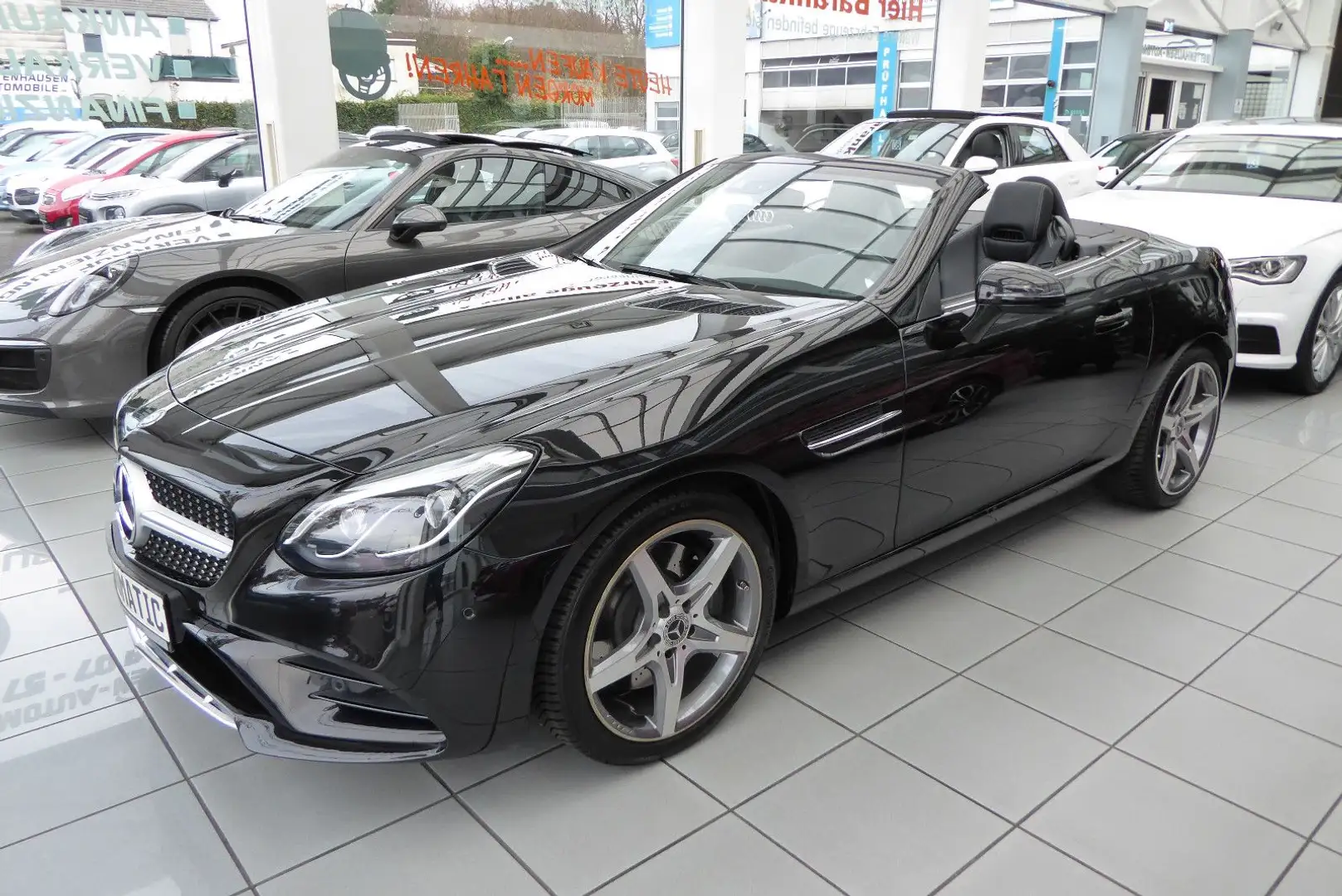 Mercedes-Benz SLC 180 Roadster 34.400 KM!! AMG-Line Airscarf Schwarz - 1