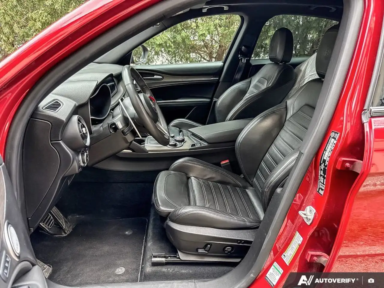 Alfa Romeo Stelvio снимка Alfa Romeo Stelvio