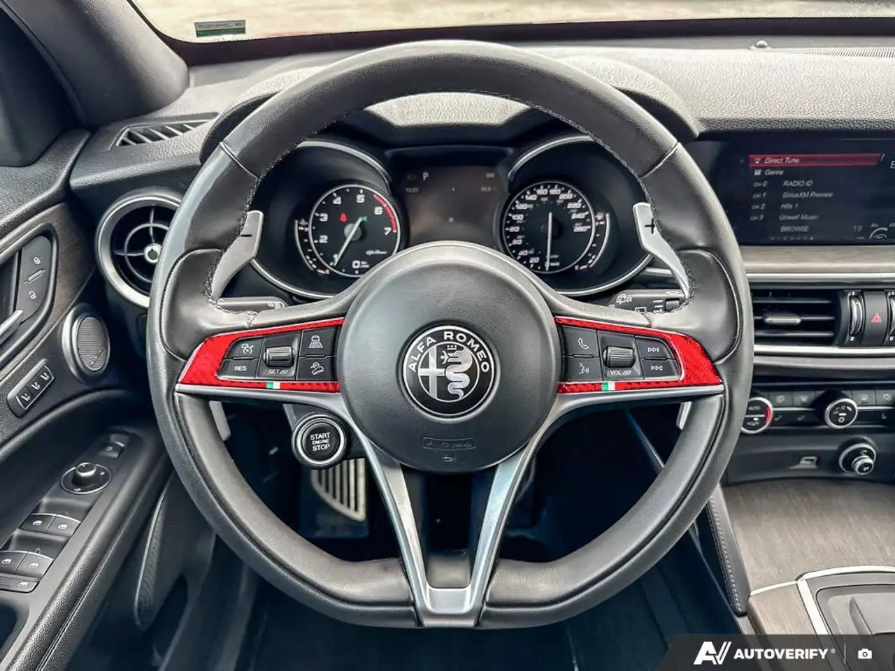Alfa Romeo Stelvio снимка Alfa Romeo Stelvio
