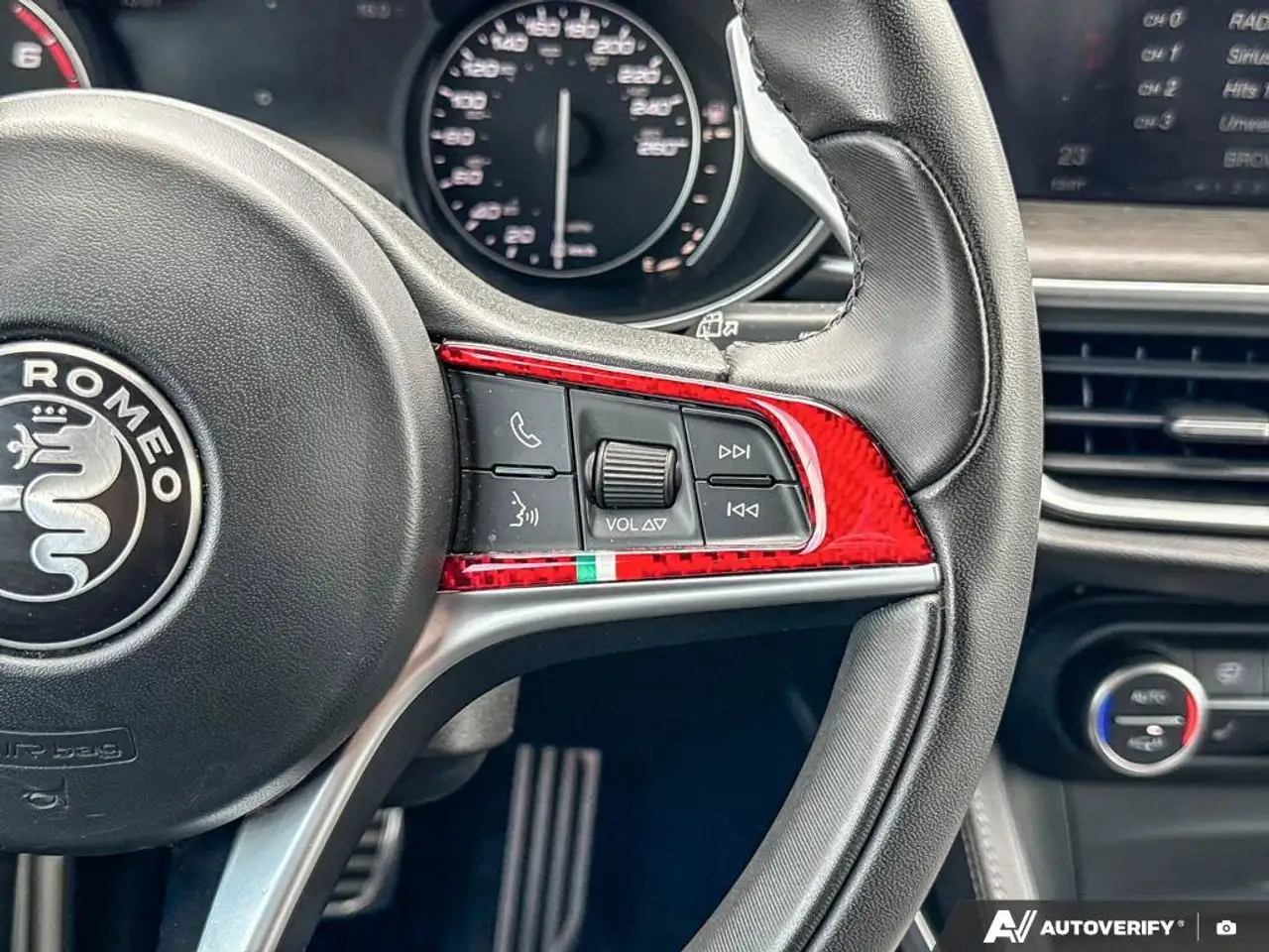 Alfa Romeo Stelvio снимка Alfa Romeo Stelvio