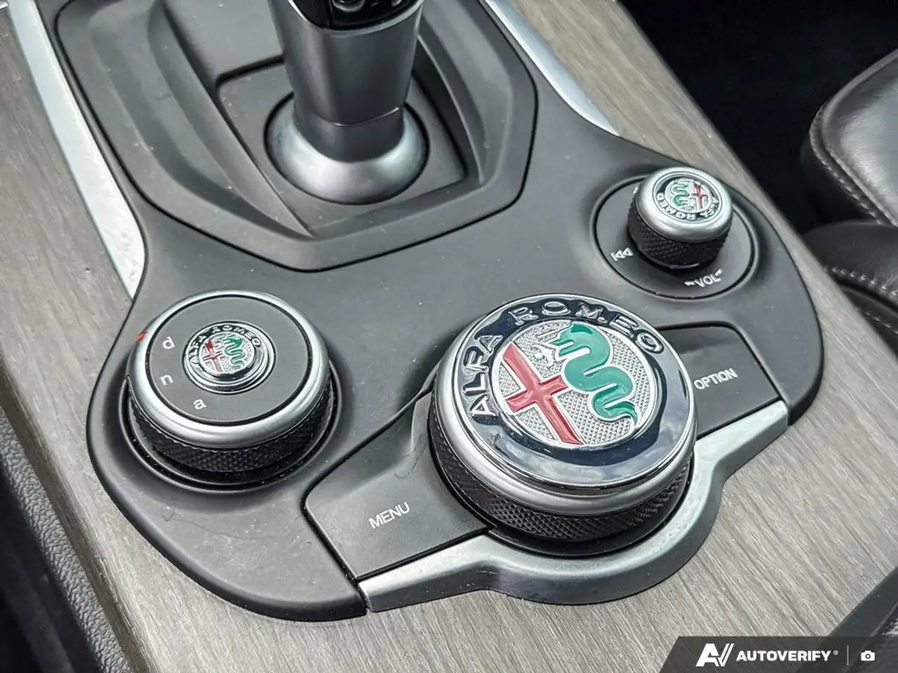 Alfa Romeo Stelvio снимка Alfa Romeo Stelvio