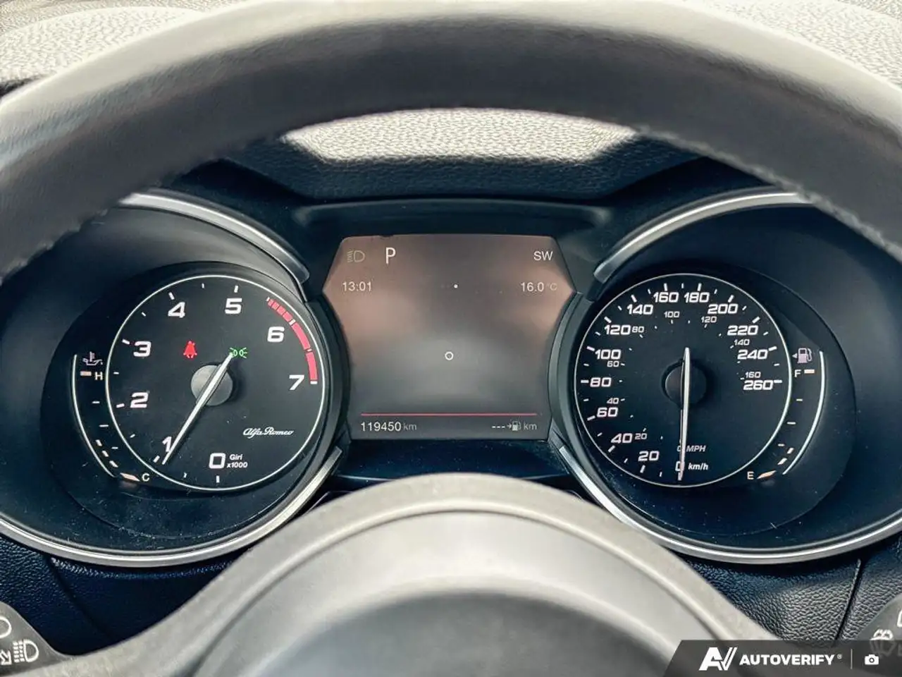 Alfa Romeo Stelvio снимка Alfa Romeo Stelvio