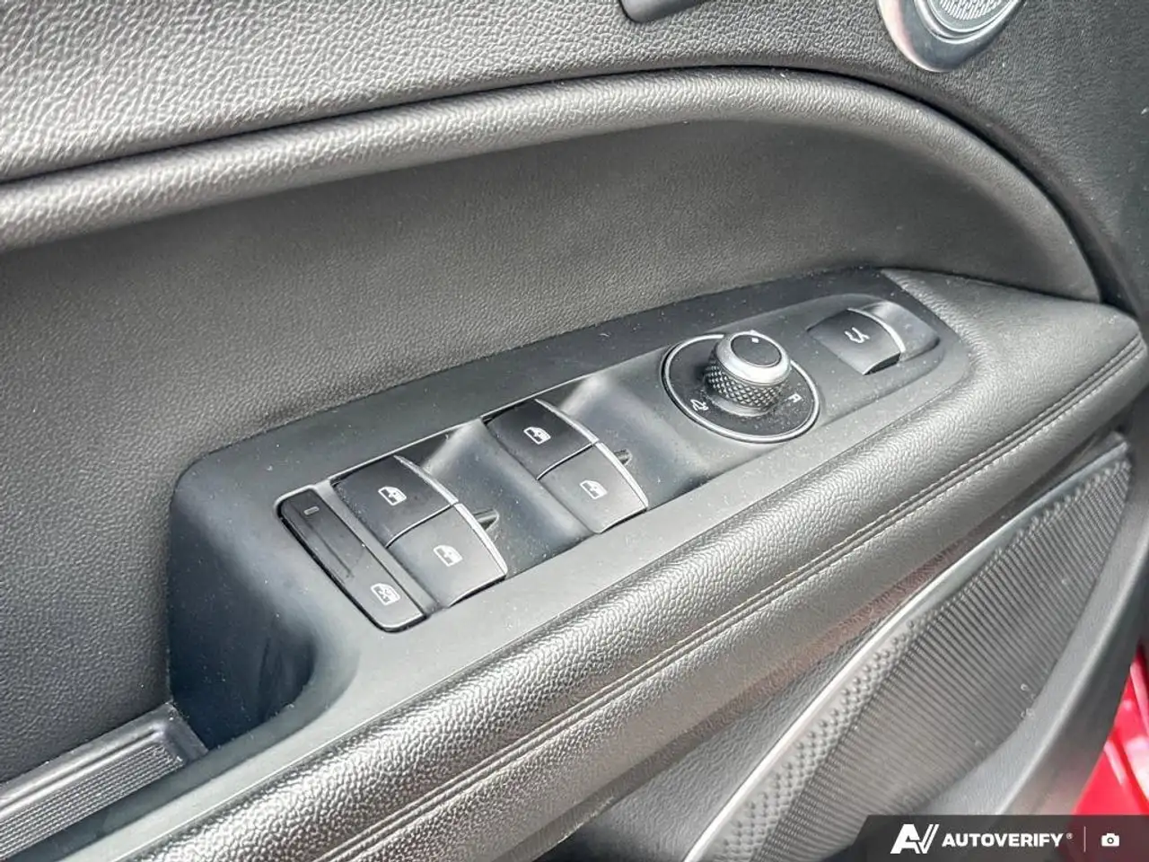 Alfa Romeo Stelvio снимка Alfa Romeo Stelvio