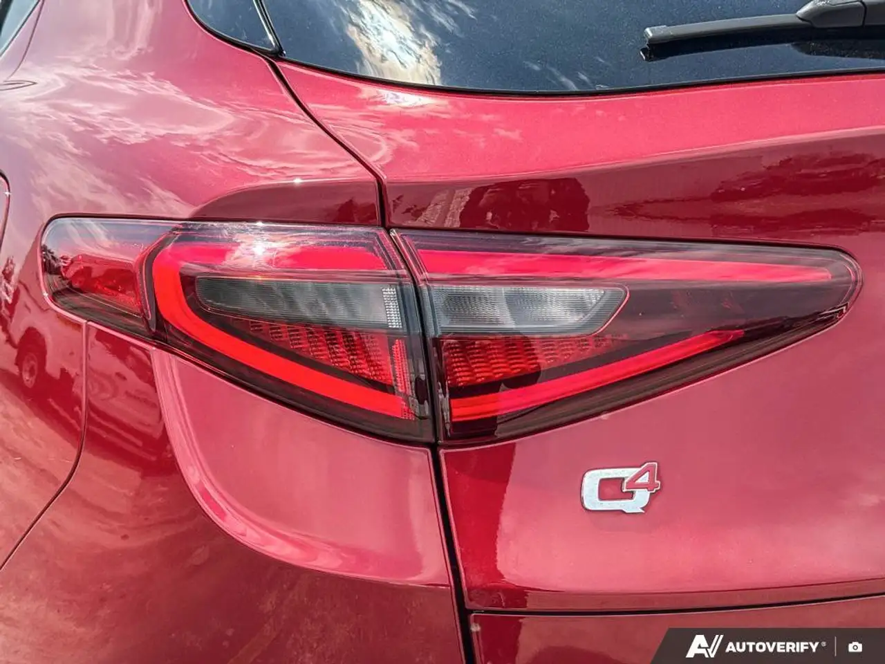Alfa Romeo Stelvio снимка Alfa Romeo Stelvio
