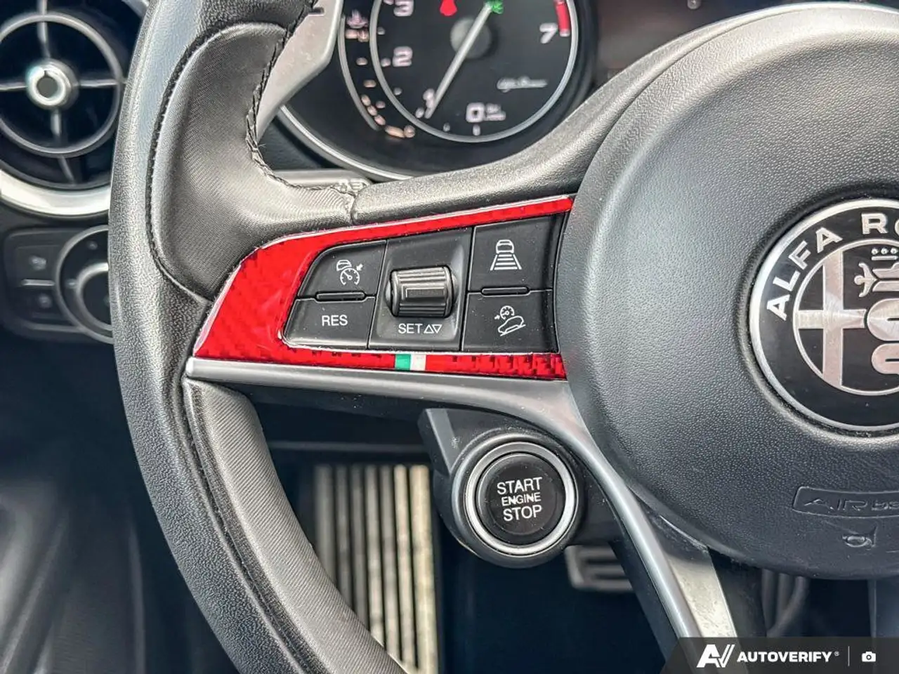 Alfa Romeo Stelvio снимка Alfa Romeo Stelvio