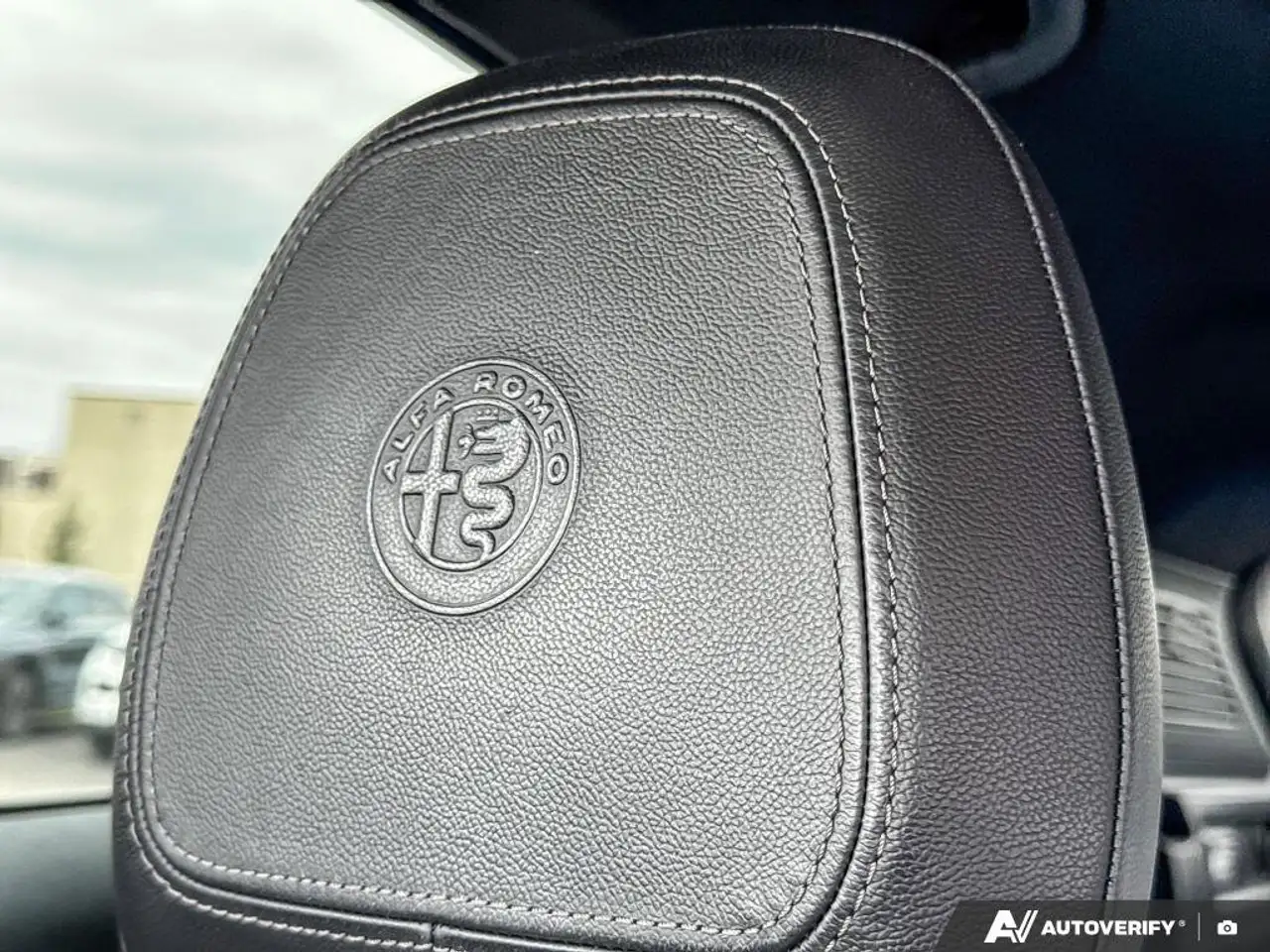 Alfa Romeo Stelvio снимка Alfa Romeo Stelvio