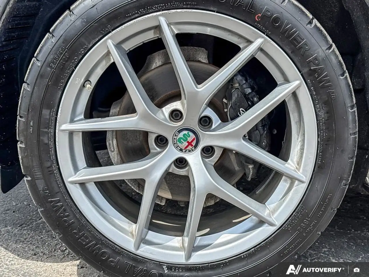 Alfa Romeo Stelvio снимка Alfa Romeo Stelvio