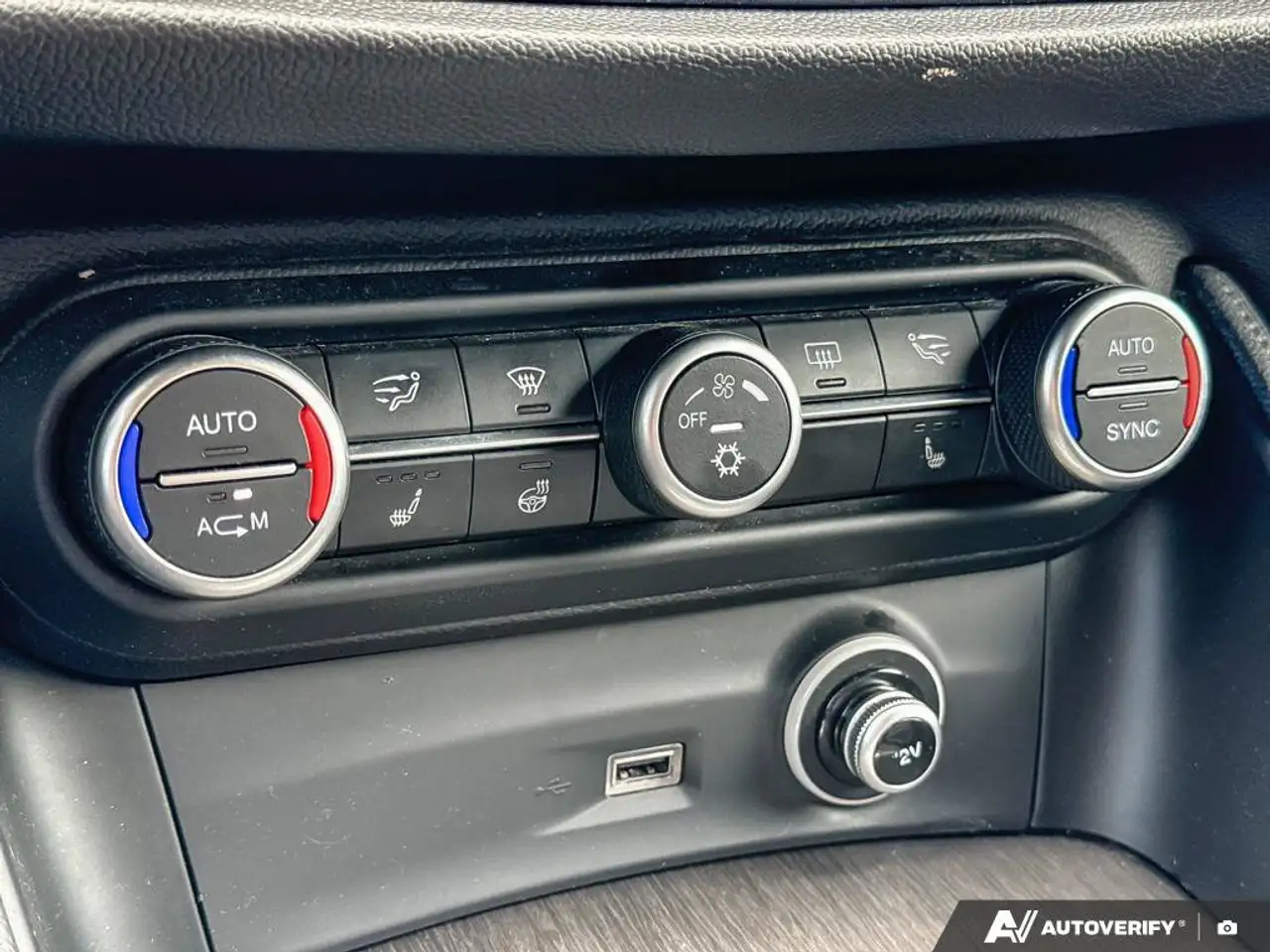 Alfa Romeo Stelvio снимка Alfa Romeo Stelvio