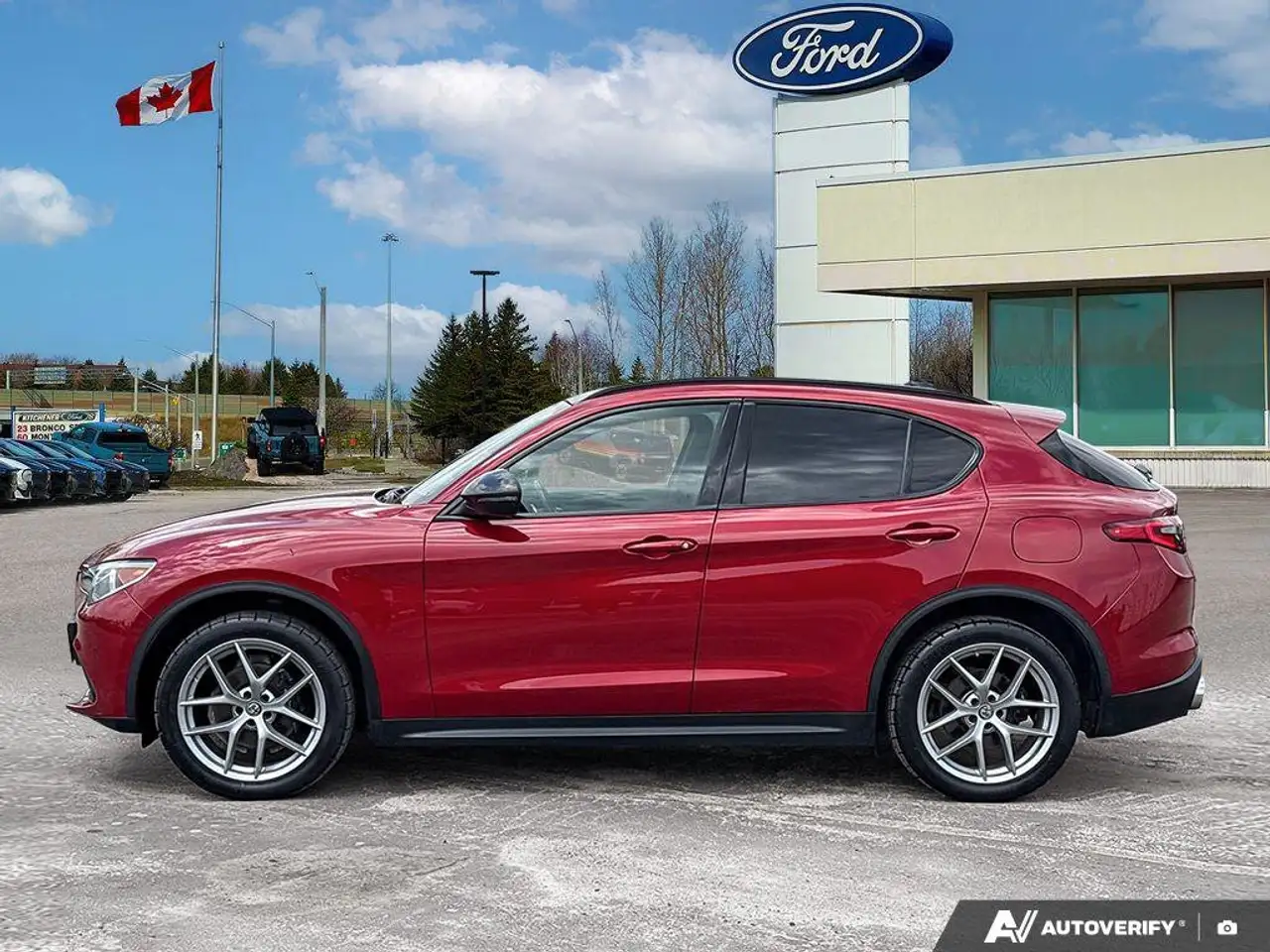 Alfa Romeo Stelvio снимка Alfa Romeo Stelvio