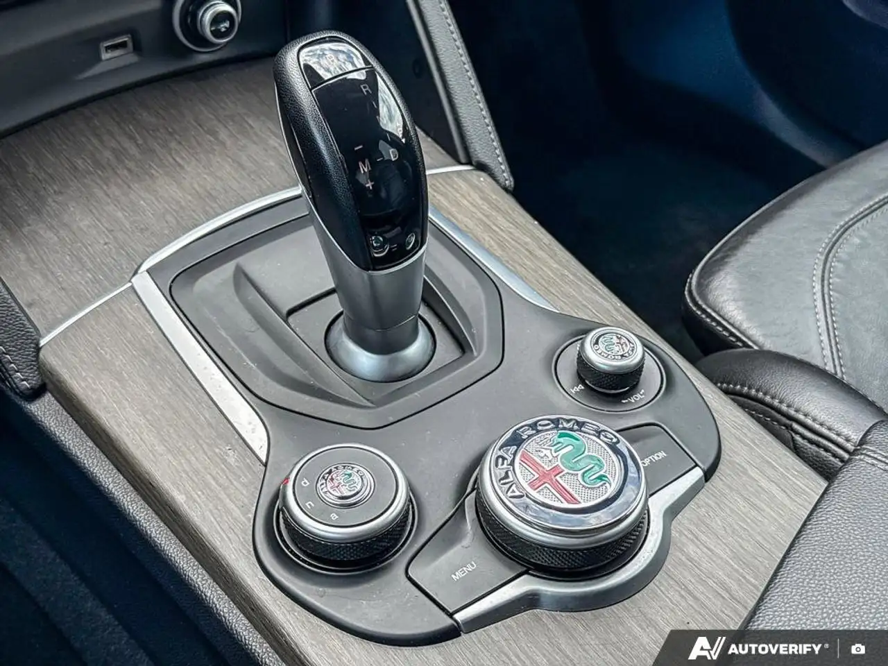 Alfa Romeo Stelvio снимка Alfa Romeo Stelvio