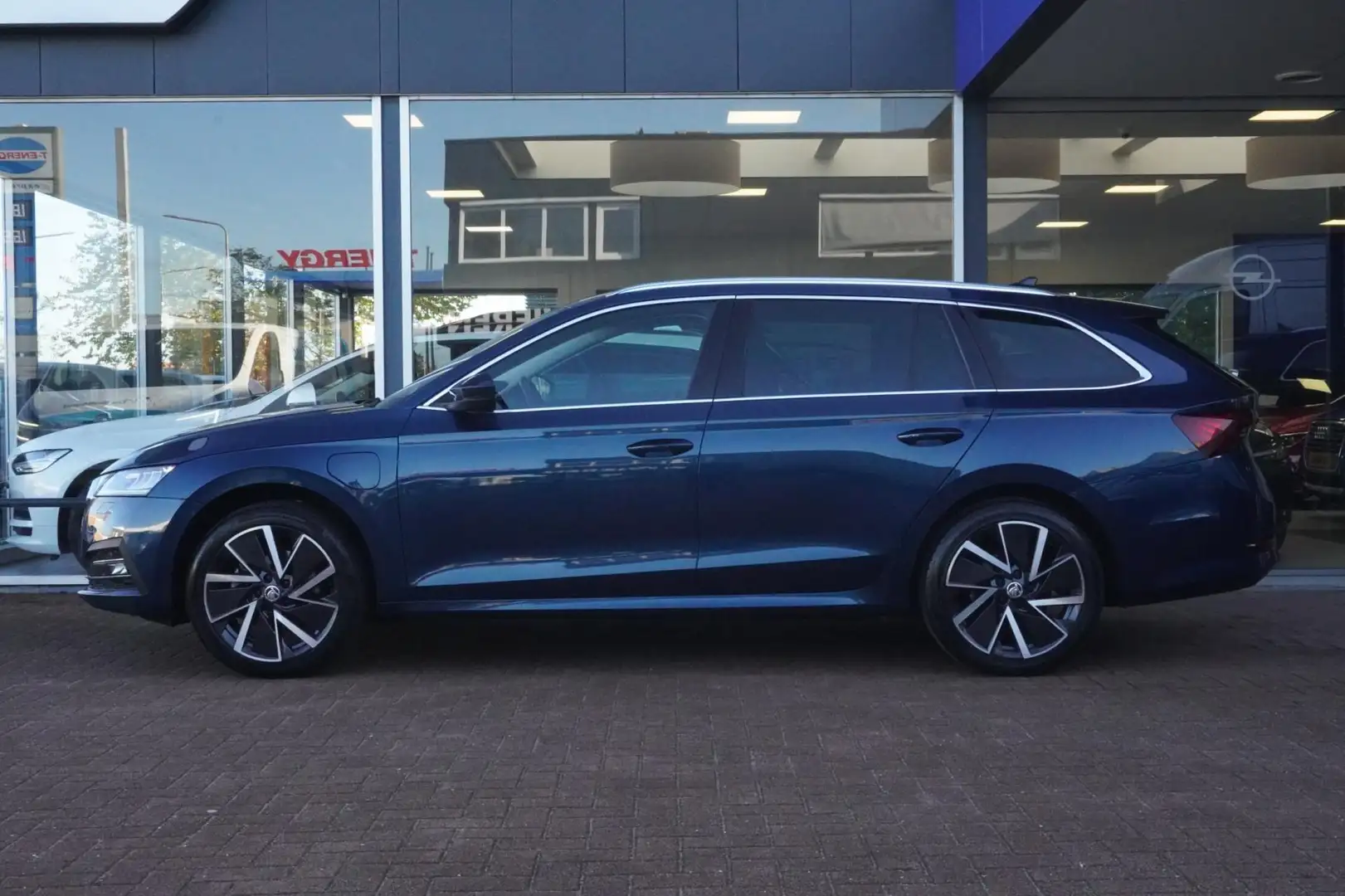Skoda Octavia Combi 1.4 TSI iV PHEV Business Edition Plus Automa Blauw - 2