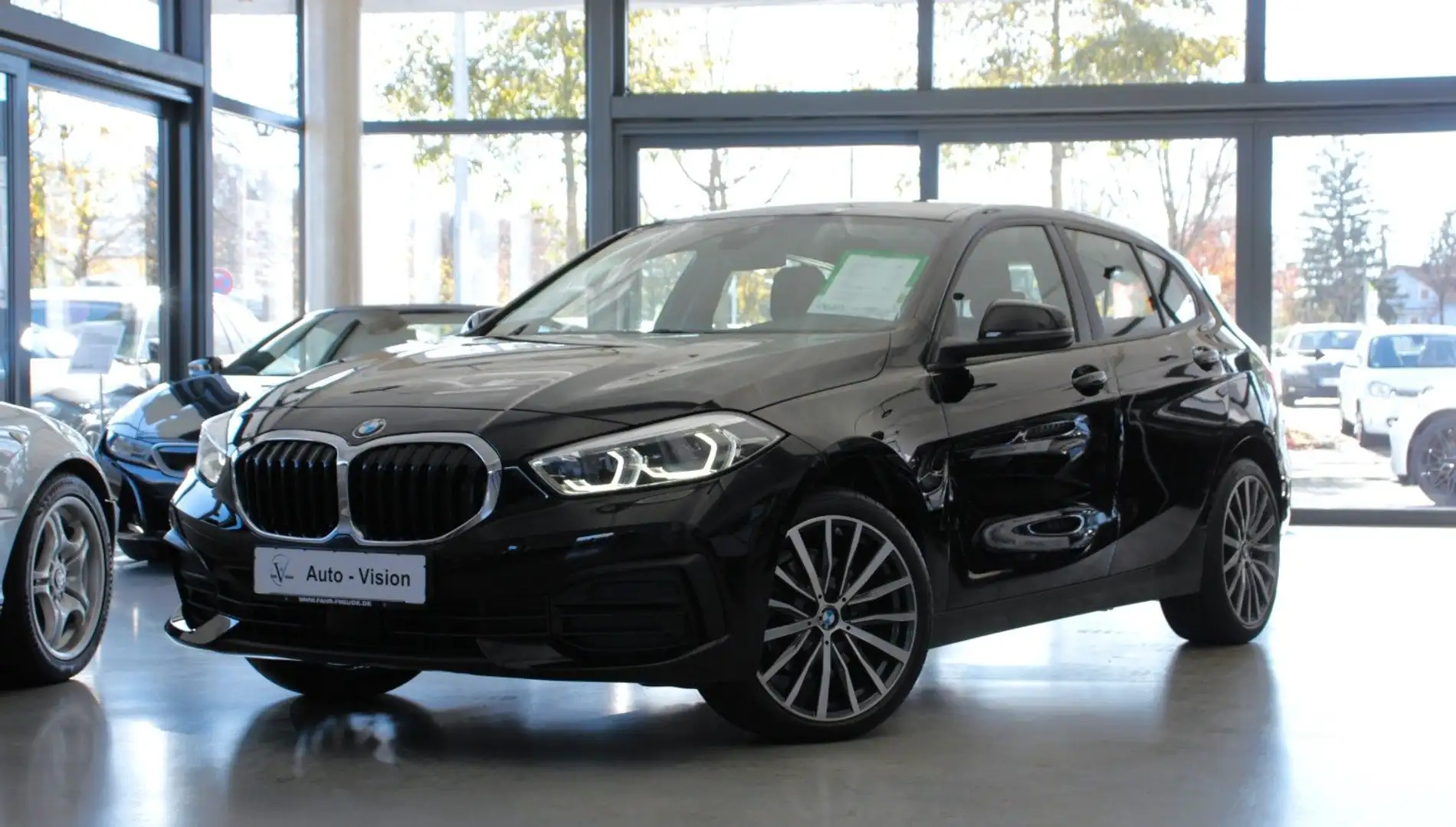 BMW 118 i Advantage (F40) *LED*Kamera*Navi*LHZ* Noir - 1