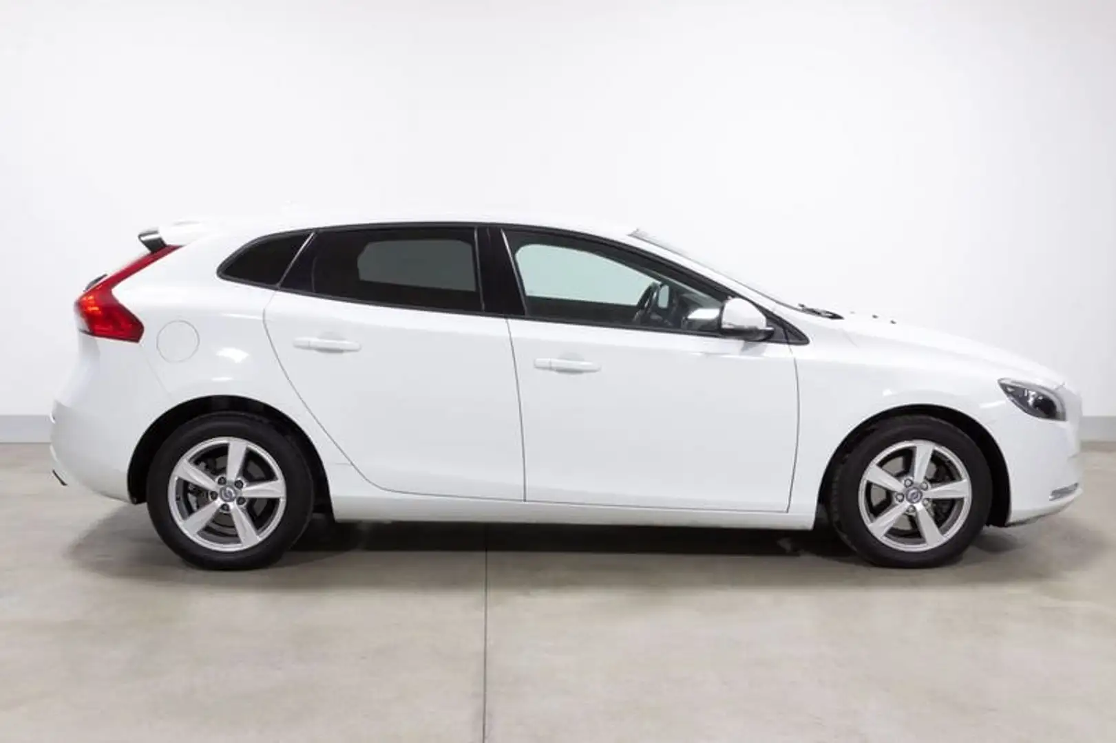 Volvo V40 D2 Momentum Wit - 2