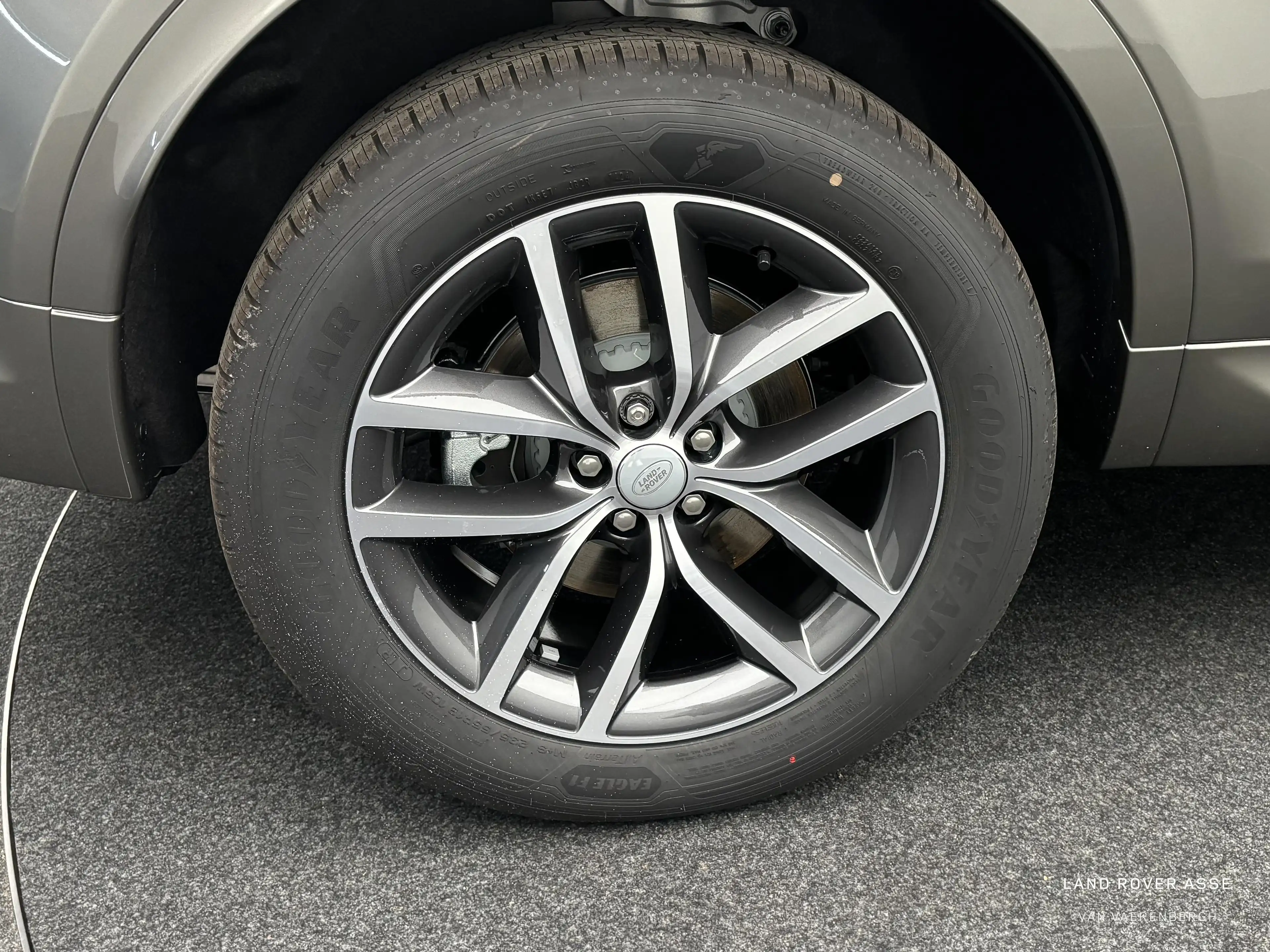 Land Rover Discovery Sport P270e S AWD — photo 9