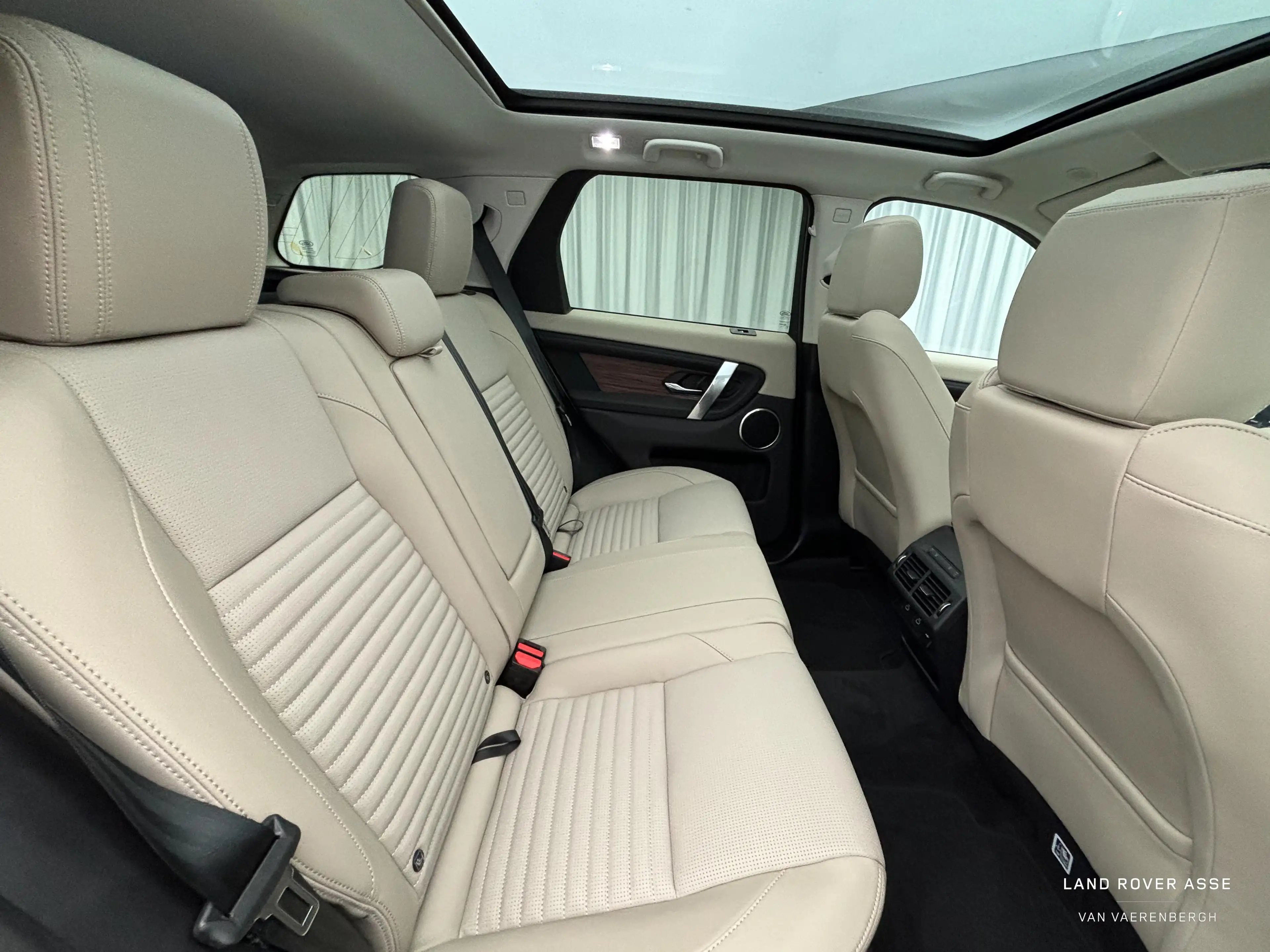 Land Rover Discovery Sport P270e S AWD — photo 5