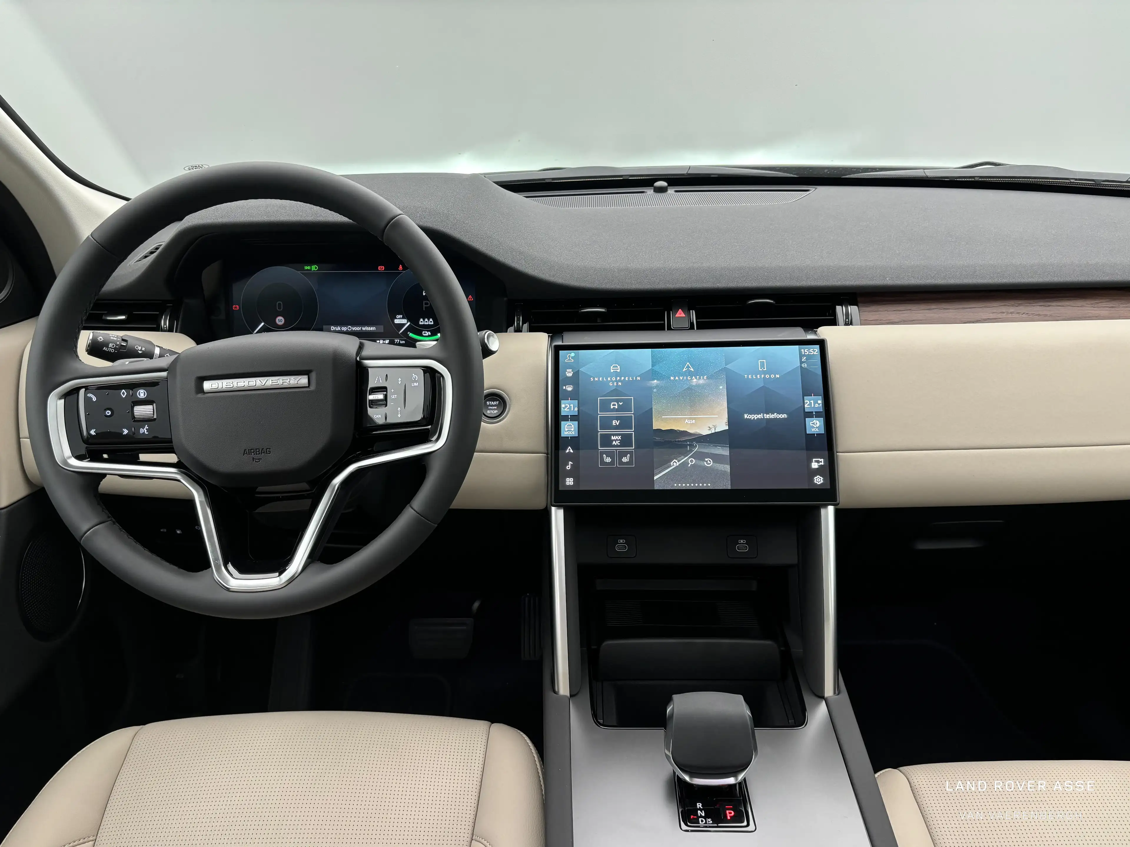 Land Rover Discovery Sport P270e S AWD — photo 4