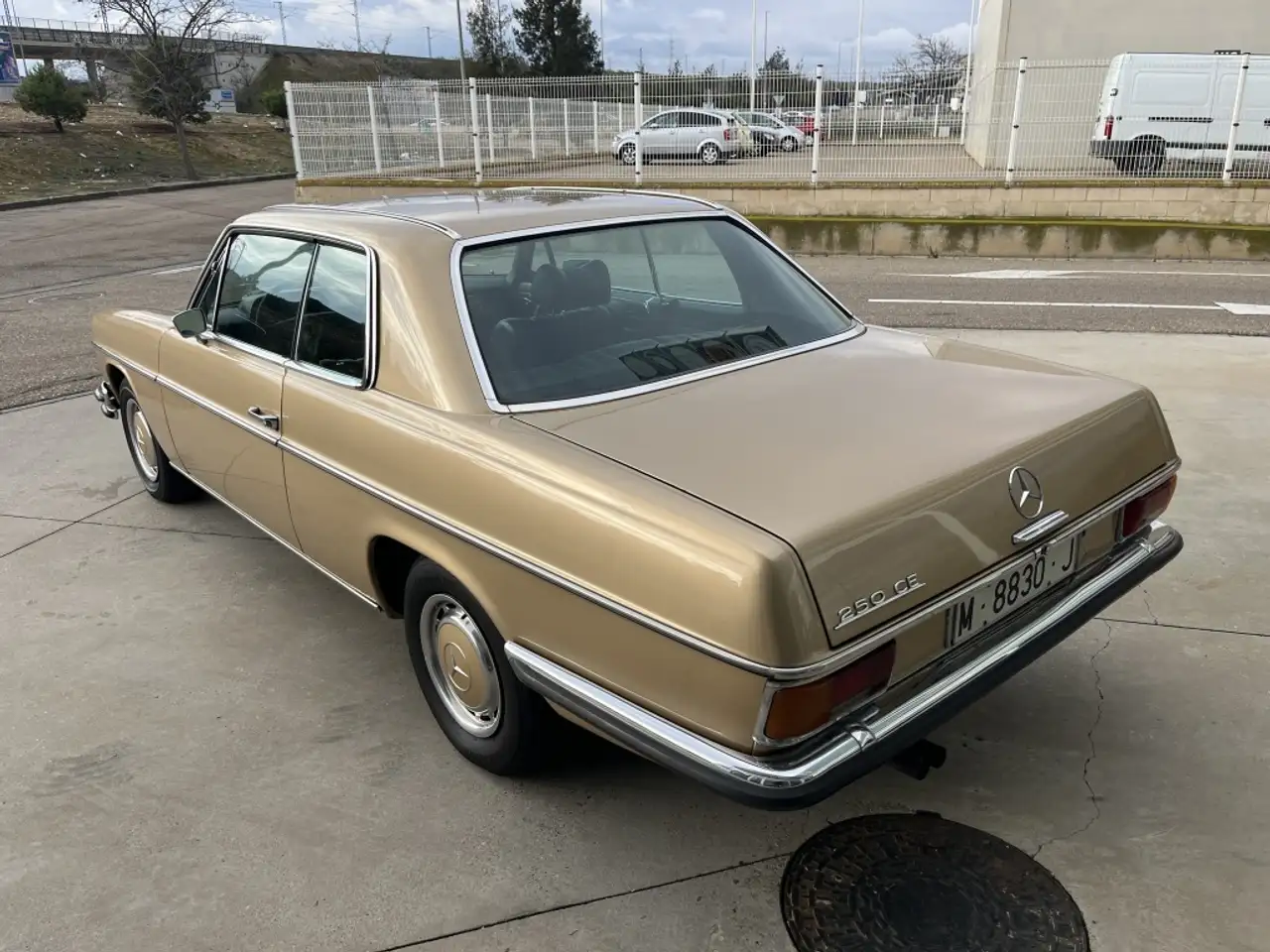 Mercedes-Benz 250 CE (114), foto 4