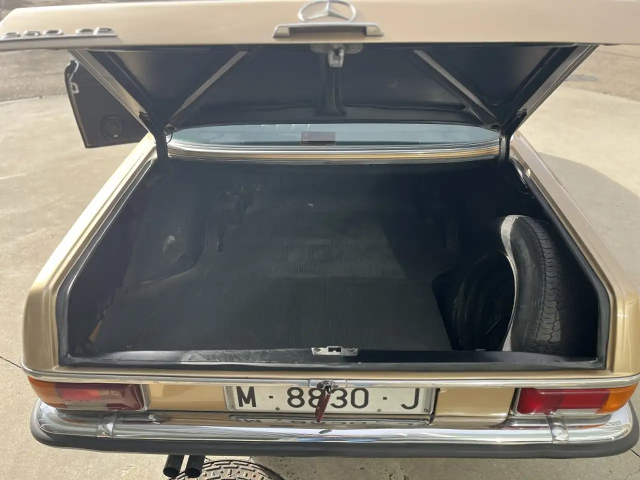 Mercedes-Benz 250 CE (114), foto 12