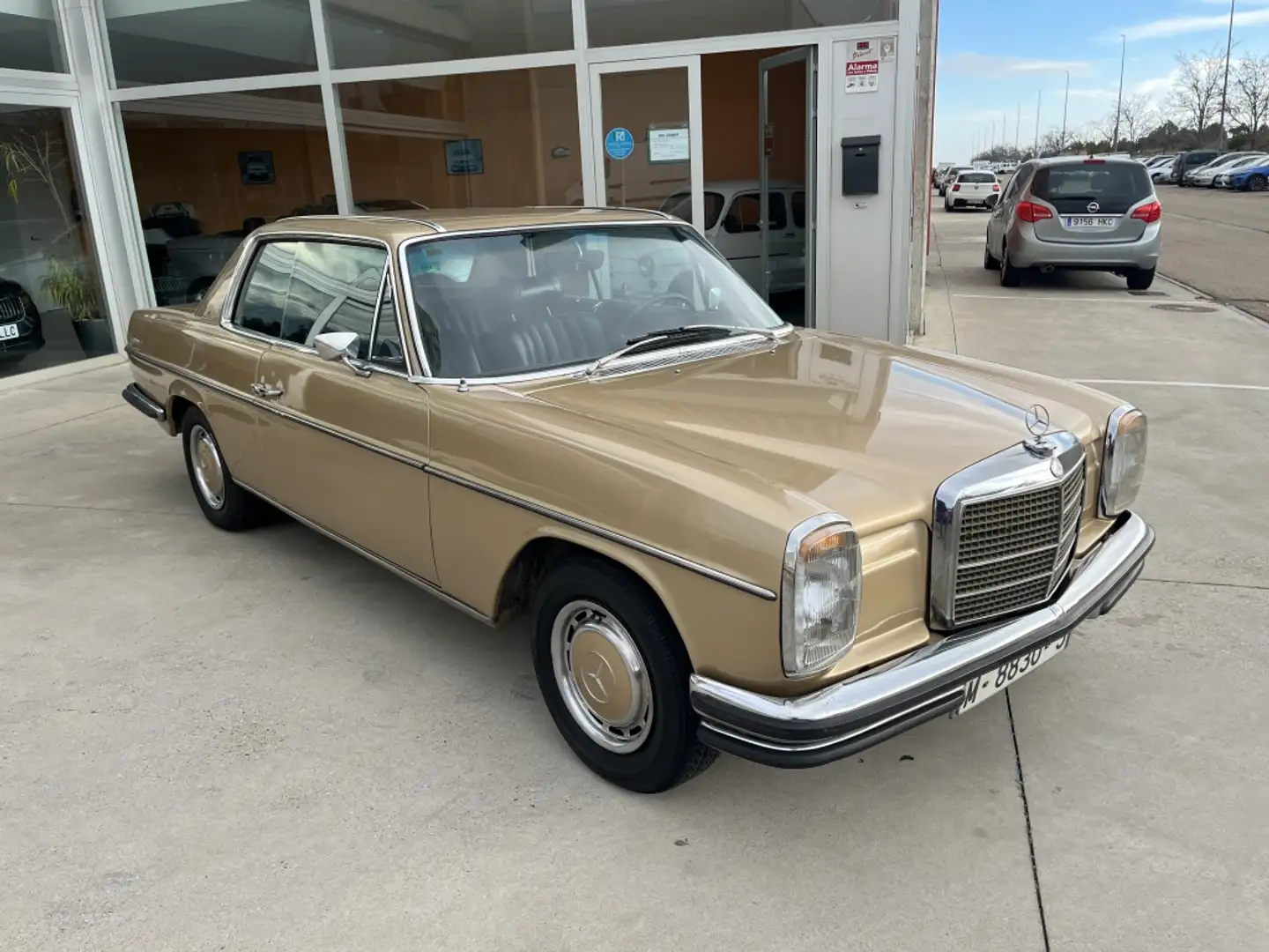Mercedes-Benz 250 CE (114) Béžová - 2