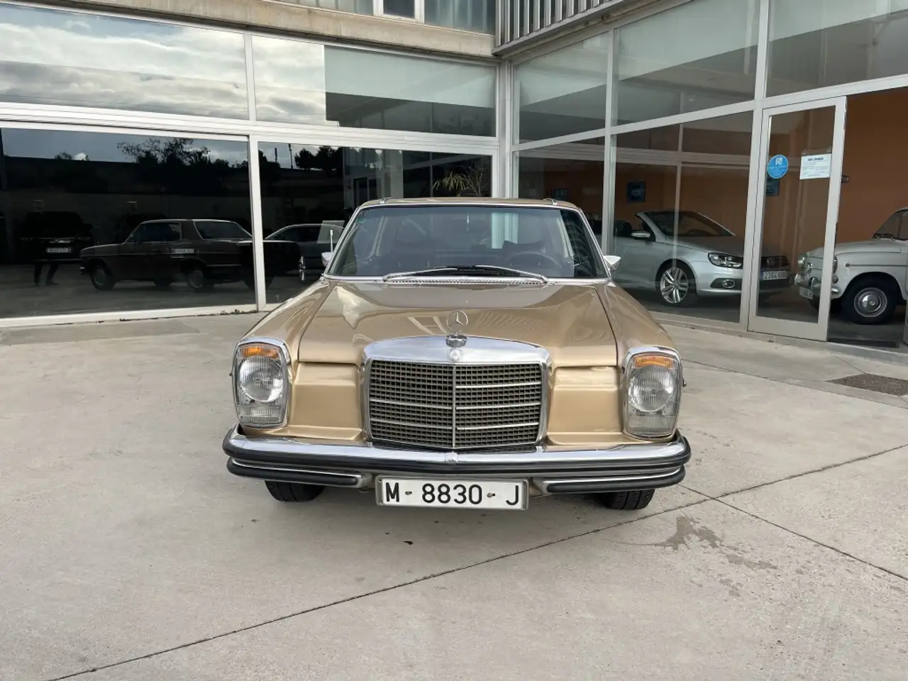 Mercedes-Benz 250 CE (114), foto 5