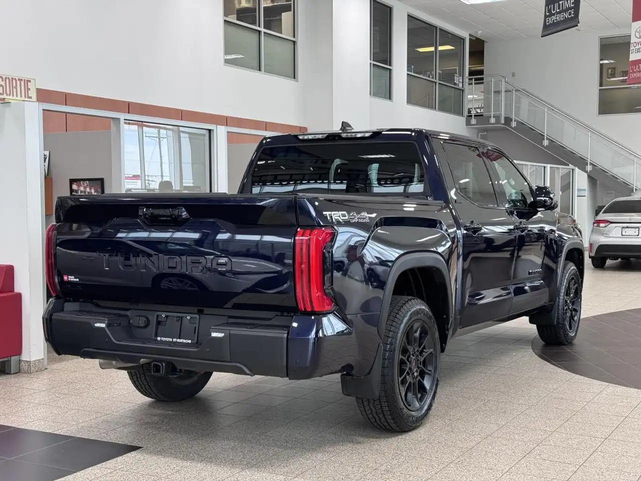 Toyota Tundra снимка Toyota Tundra