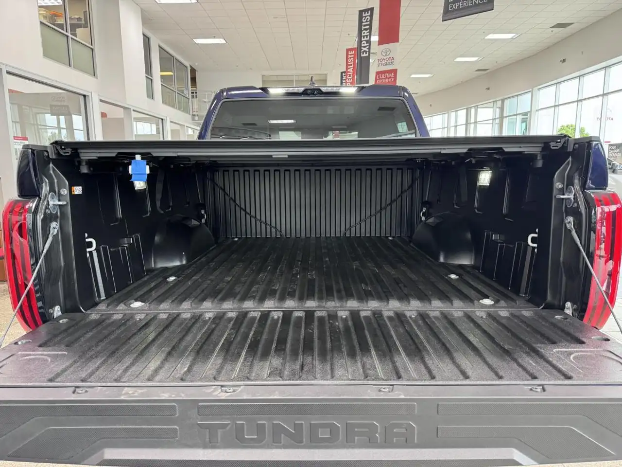 Toyota Tundra снимка Toyota Tundra