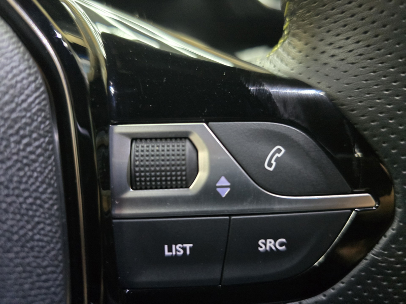 Peugeot e-2008 EV GT 54 kWh Navi LED Clima Cruise Camera LM — photo 10