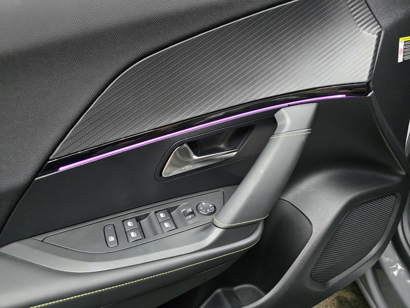 Peugeot e-2008 EV GT 54 kWh Navi LED Clima Cruise Camera LM — photo 4